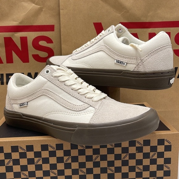 Vans Men’s Bmx Old Skool
Marshmallow/Gum
VN0005UZOVM Sneakers - Picture 10 of 16